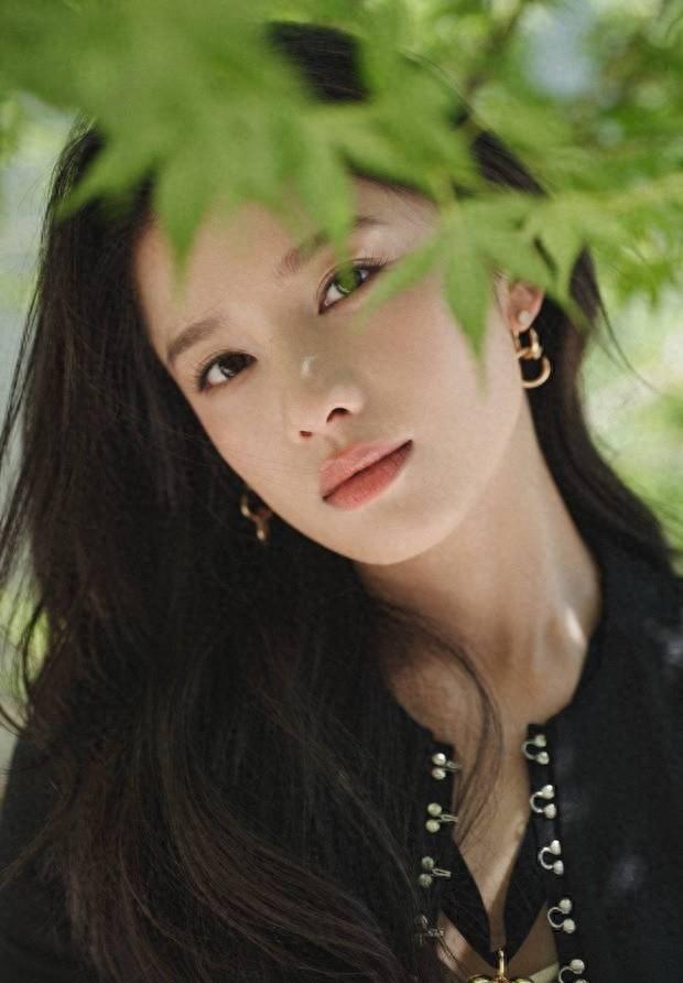 张婧仪春日美照