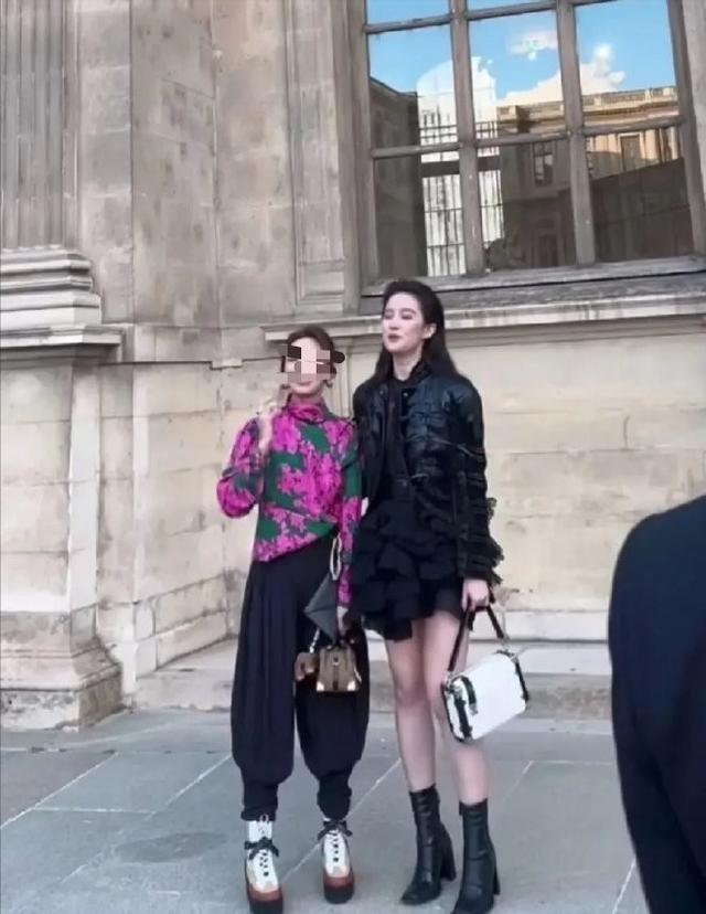 钟楚曦单人照