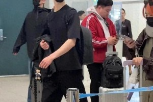 李昀锐《冰湖重生》杀青，与双胞胎哥哥机场温馨互动