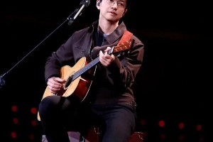 肖战李健演唱会同框：破圈互动与价值传递