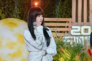 关晓彤白裙惊艳五四晚会，鹿晗庆生疑云引热议
