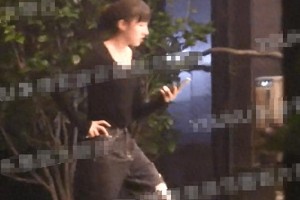 苏晓彤与赵天昊恋情曝光，甜蜜牵手逛街引热议