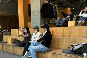赵丽颖与导演赵德胤咖啡馆密会引热议