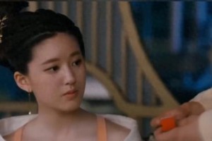 《传闻中的陈芊芊》搞笑吻戏：仆人三连搅局