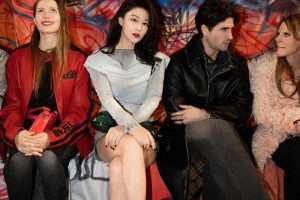 米兰时装周：张馨予艳压宋慧乔，中韩审美差异引热议