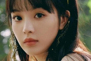 田曦薇抹茶绿礼服旧照美如精灵 爱奇艺尖叫之夜惊艳重现