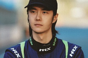 王一博China GT赛车首秀 跨界行程引热议