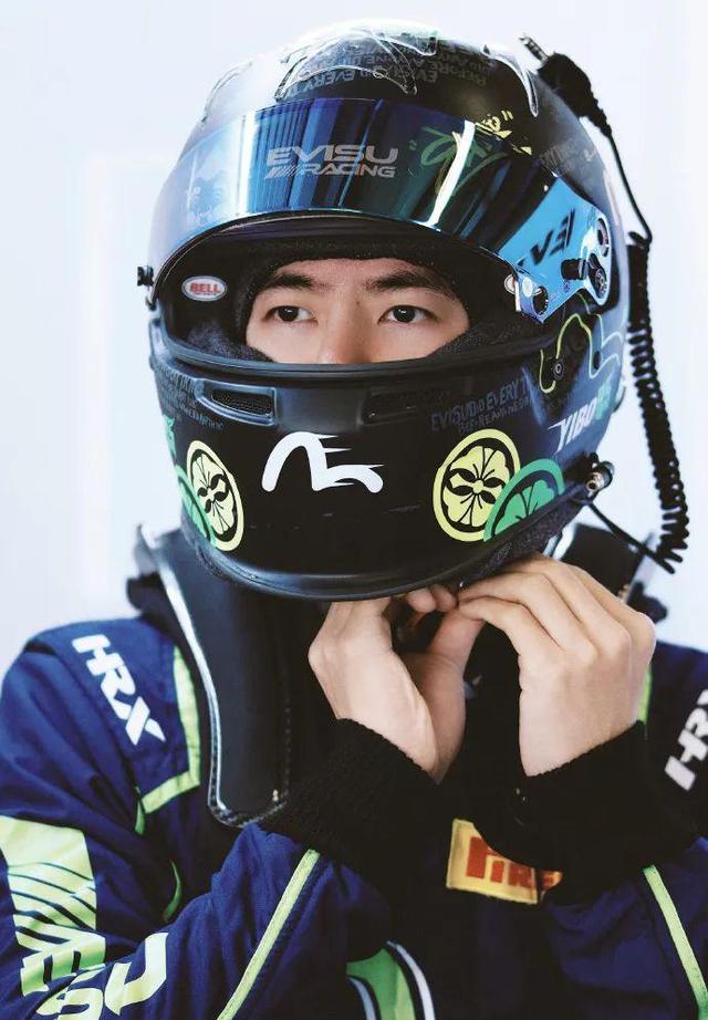 王一博夺冠庆祝